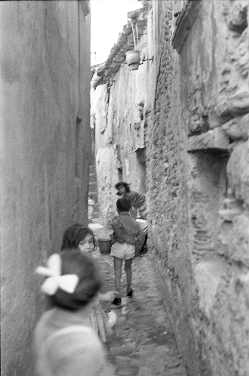 CROTONE - LAVATO IN STRADA da Ando Gilardi