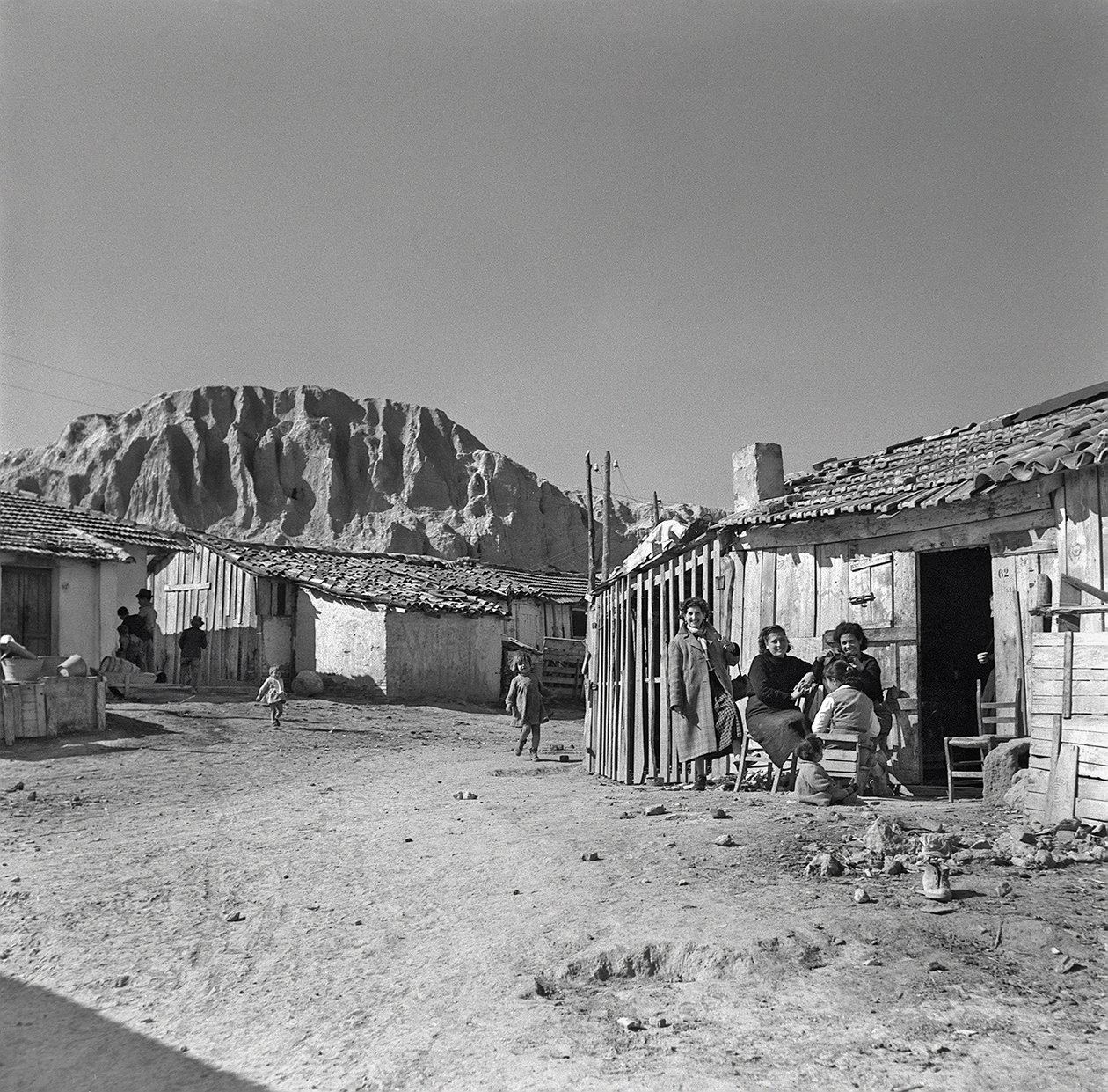 Famiglia, villaggio delle fabbriche di Montecatini da Ando Gilardi