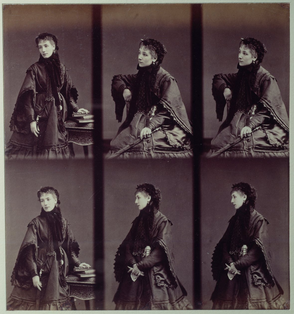 Ritratto di Sarah Bernhardt (1844-1923) in abito da città da Andre Adolphe Eugene Disderi