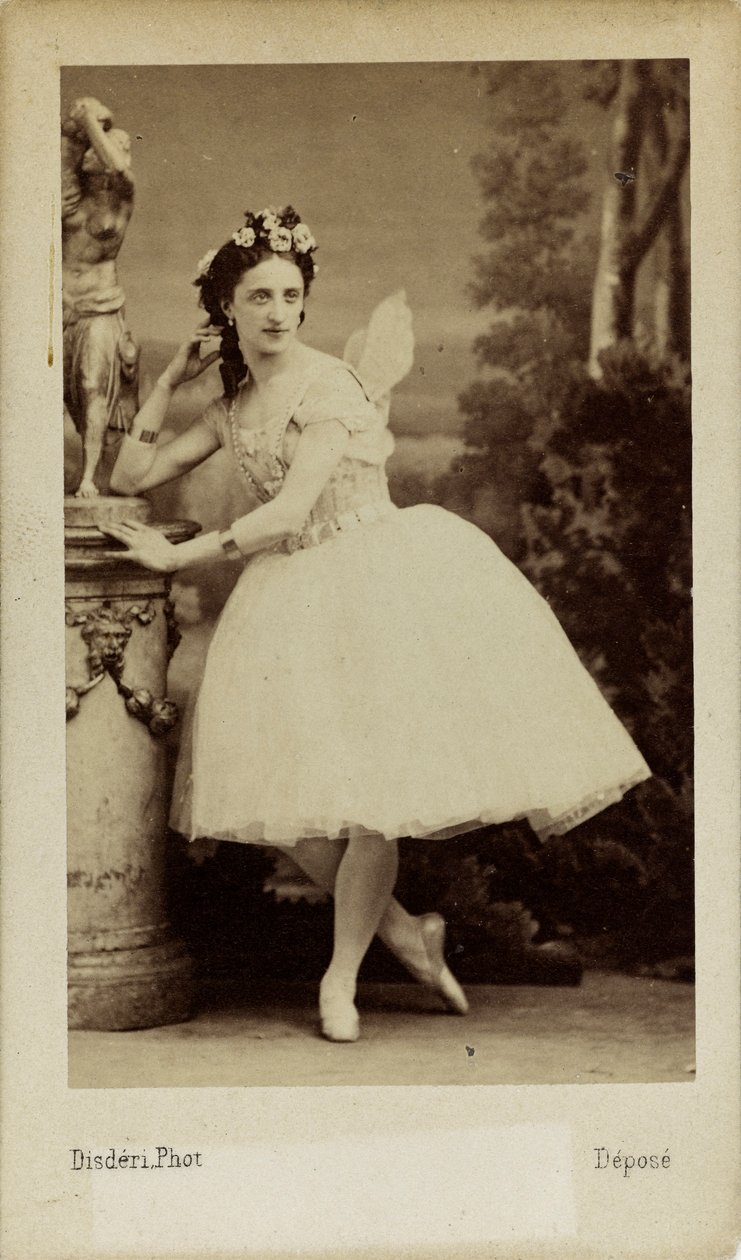 Ritratto della ballerina Marfa Muravyeva nel balletto Diavolina da Andre Adolphe Eugene Disderi