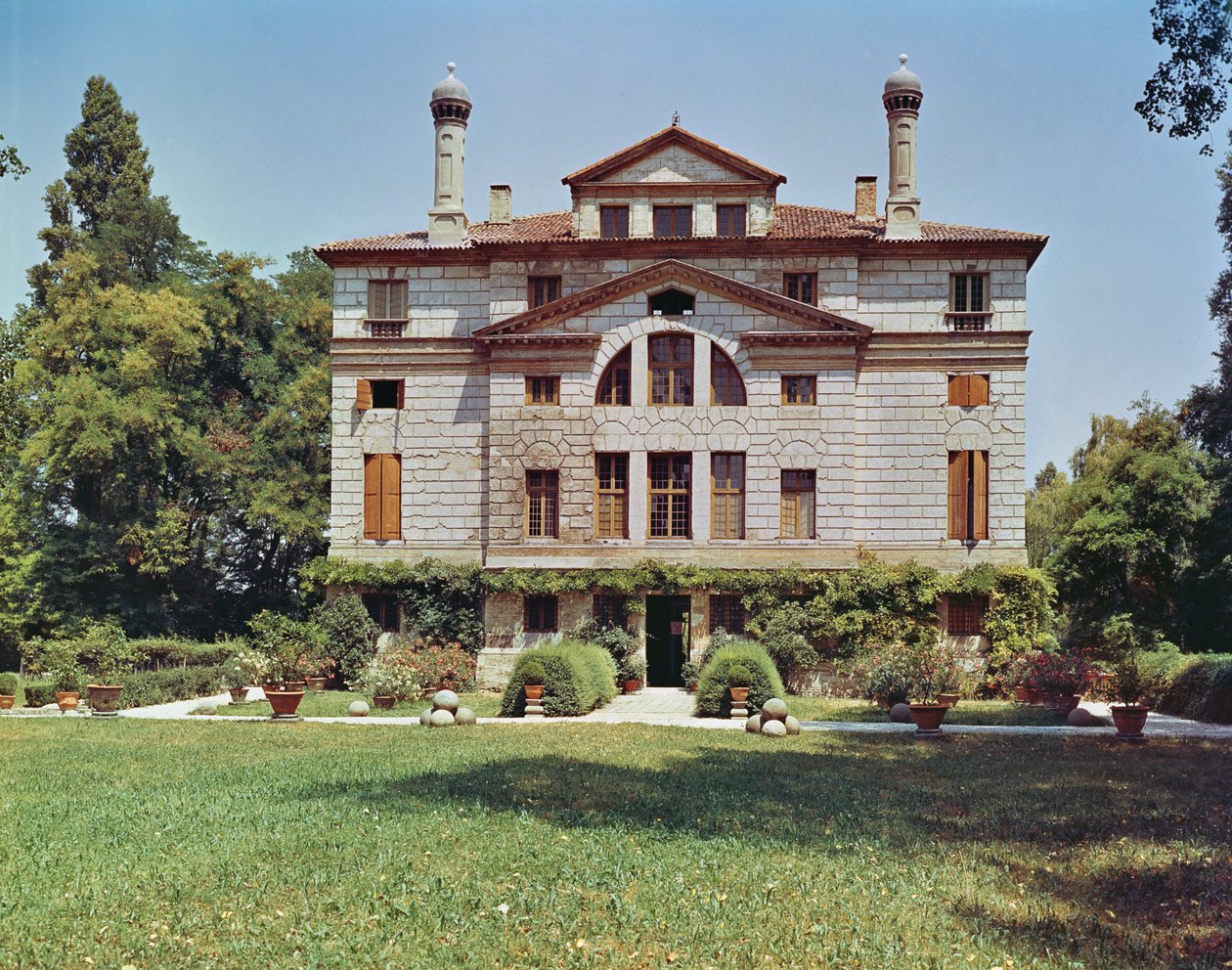 Vista della facciata del giardino, costruita nel 1559-60 da Andrea Palladio