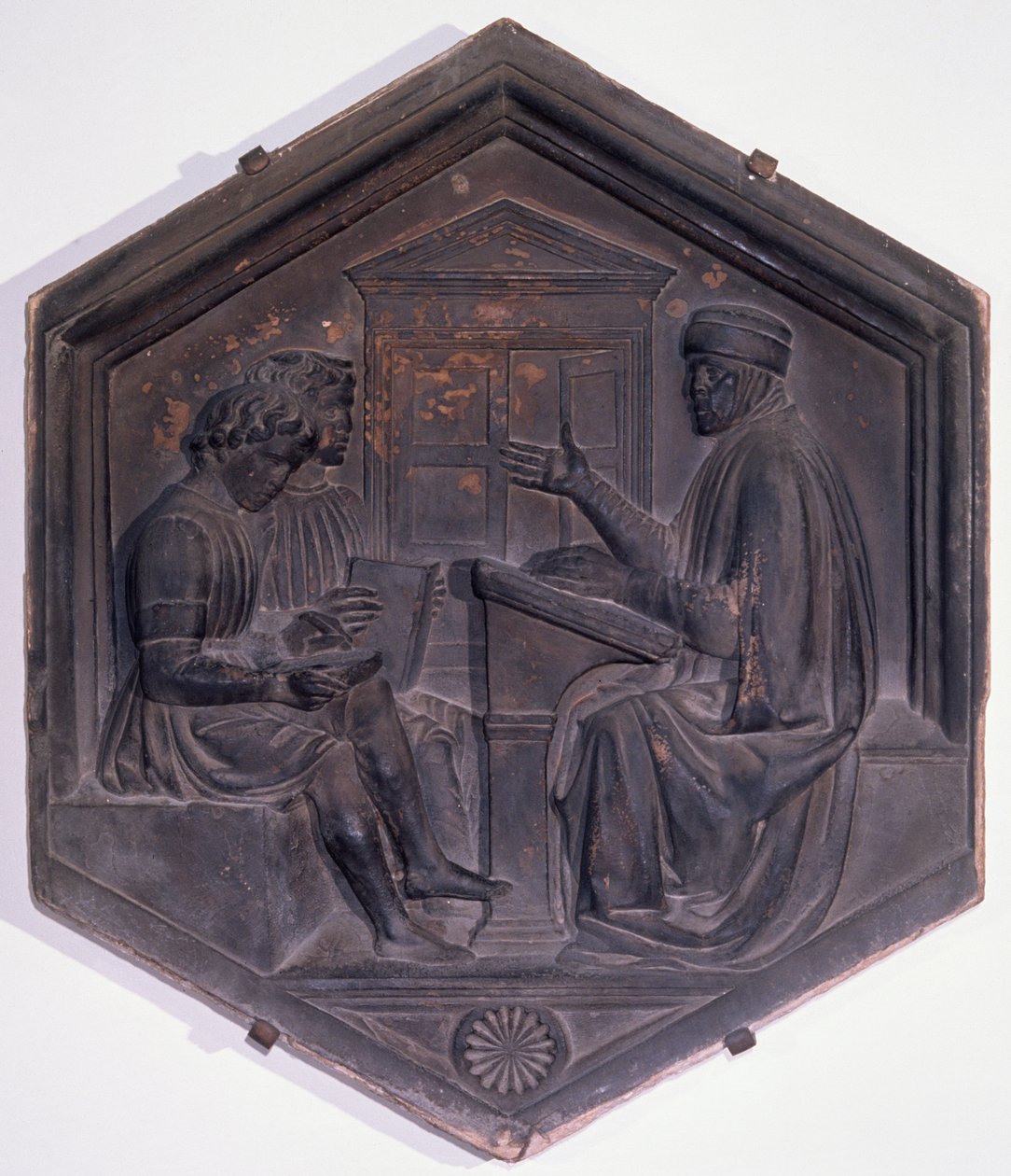 Grammatica, piastrella decorativa esagonale da una serie che raffigura le Sette Arti Liberali, possibilmente basata su disegni di Giotto da Andrea Pisano