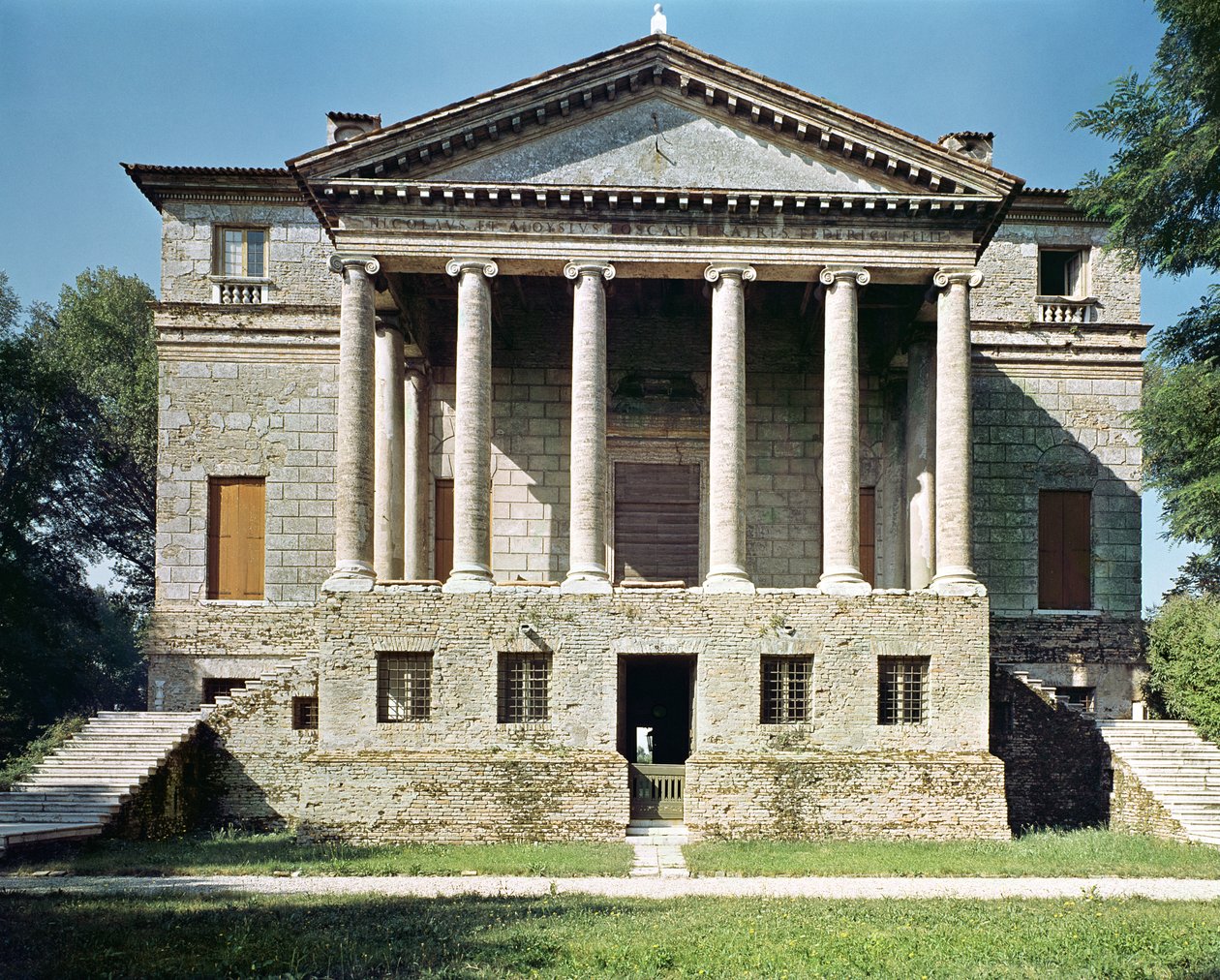 Vista della facciata principale, costruita nel 1559-60 da Andrea Palladio