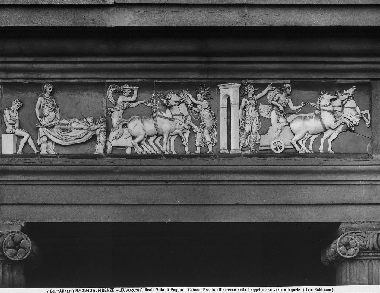 La Morte e il Carro del Sole, dettaglio del fregio in terracotta smaltata sul pronao della Villa di Poggio a Caiano, Prato da Andrea and Bertoldo di Giovanni (c.1420 91) Sansovino