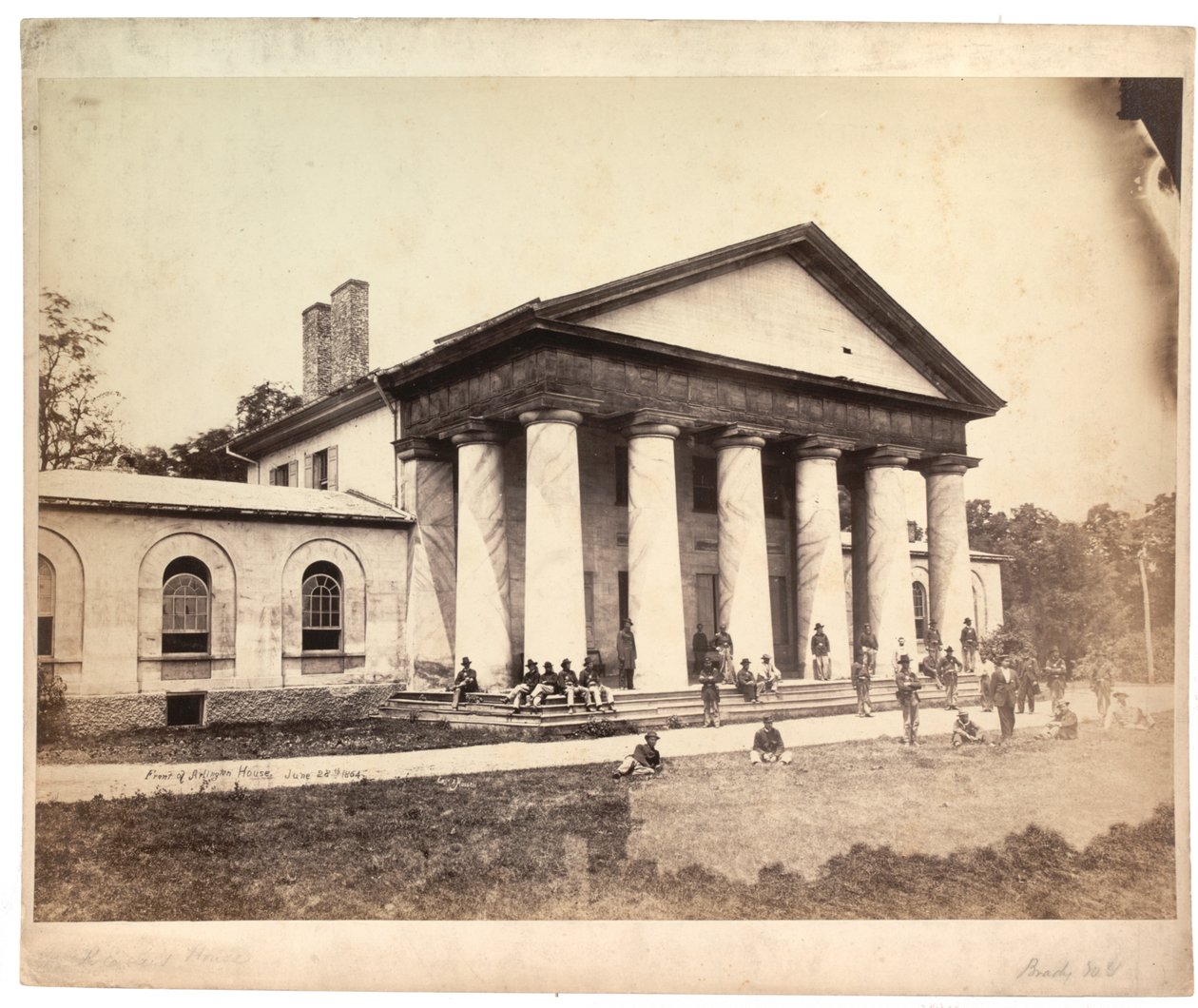 Fronte della Casa di Arlington, 28 giugno 1864 da Andrew Joseph Russell