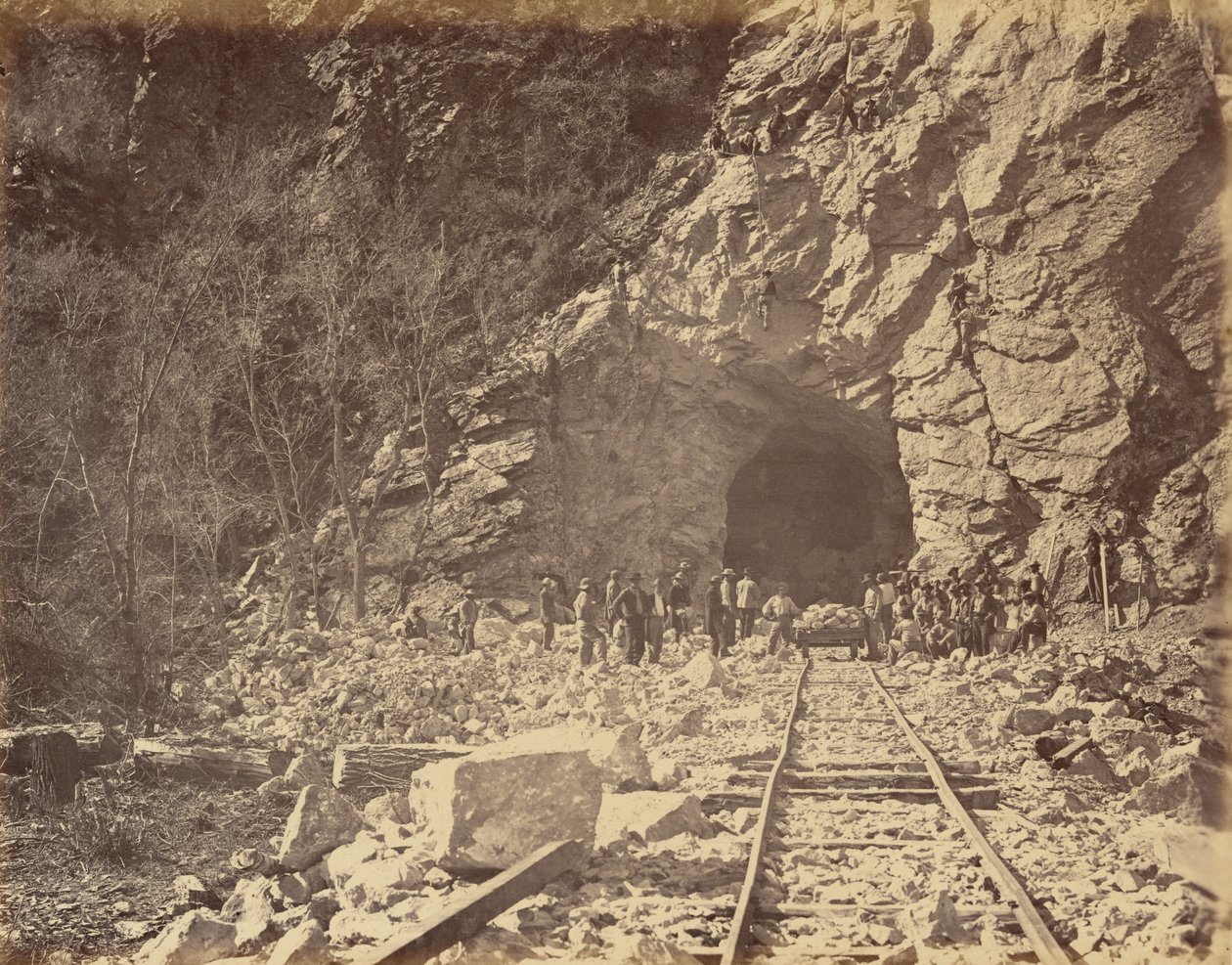 Piastra 39. Estremità della galleria, Canone Weber, 1869 (foto) da Andrew Joseph Russell