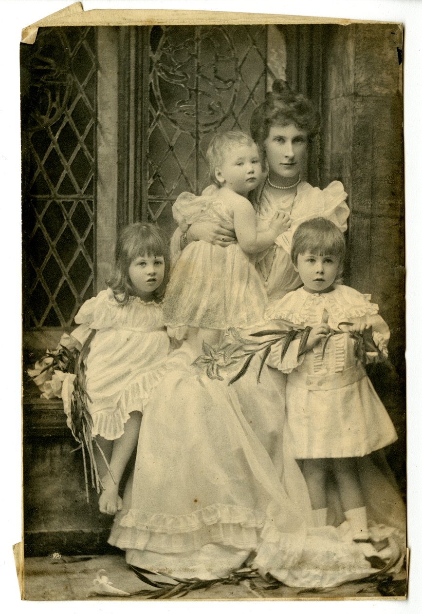 Duchessa Evelyn e tre bambini (c.1899) da Thomas Kelly