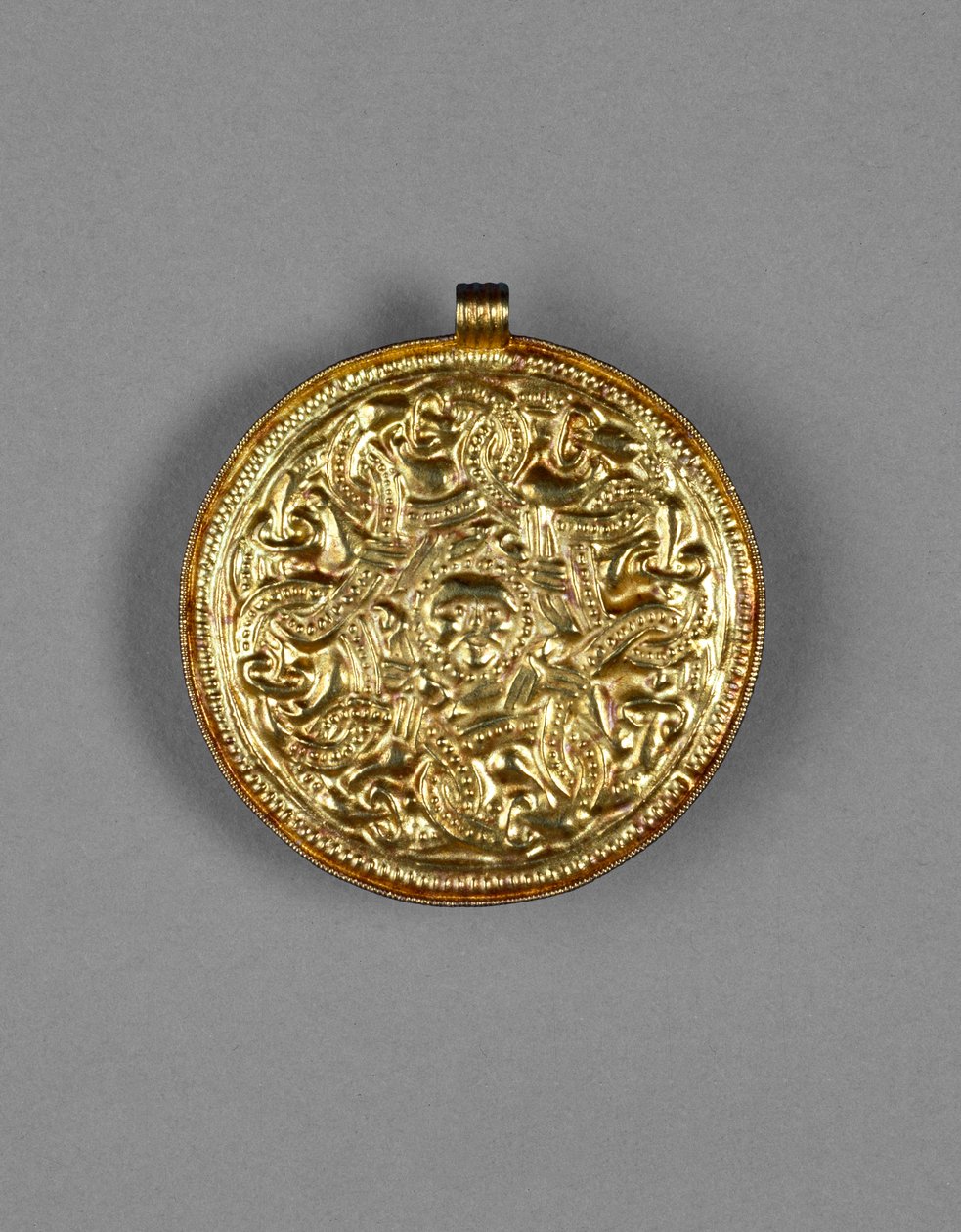 Pendente bratteato, da Faversham, Kent, anglosassone da Anglo Saxon