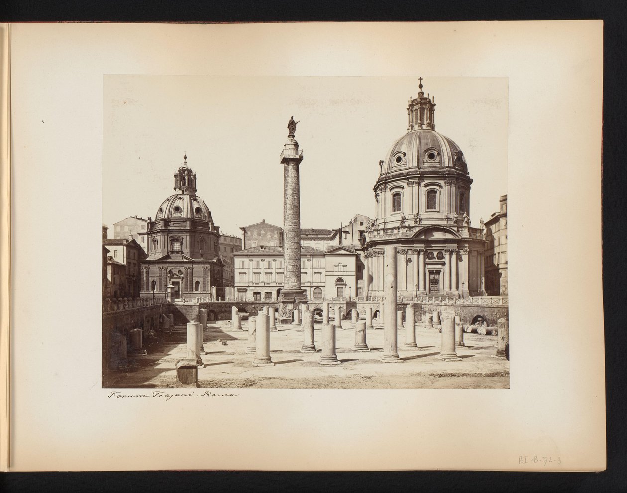 Vista del Foro di Traiano a Roma, con la colonna di Traiano e le chiese Santissimo Nome di Maria e Santa Maria di Loreto da Anonymous