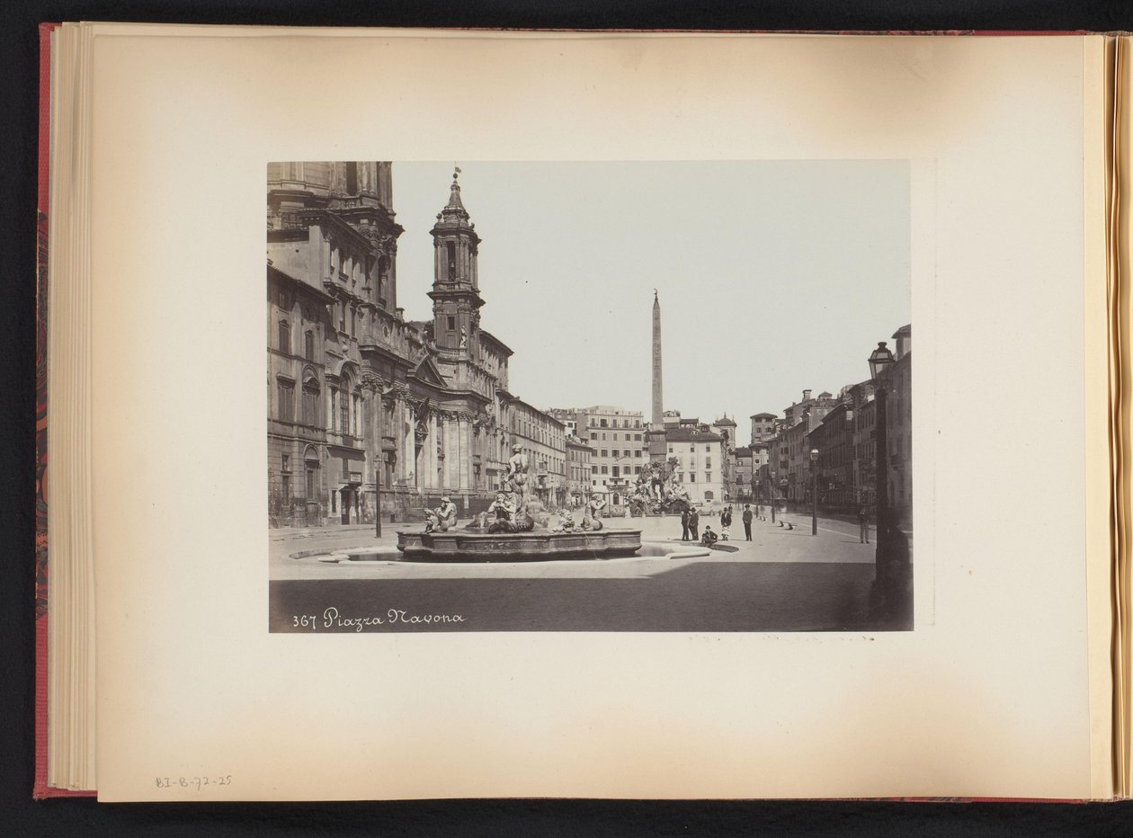 Veduta di Piazza Navona con fontana a Roma da Anonymous