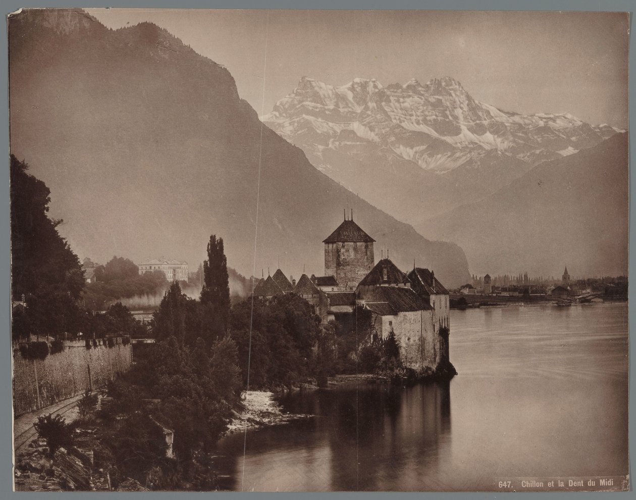 Castello di Chillon sul Lago di Ginevra, in lontananza i Dents du Midi da Anonymous