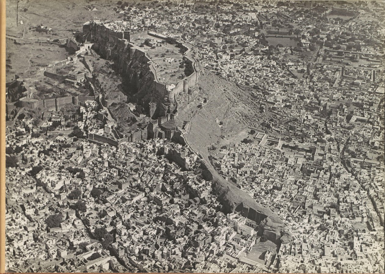 Città con un forte, vista dall