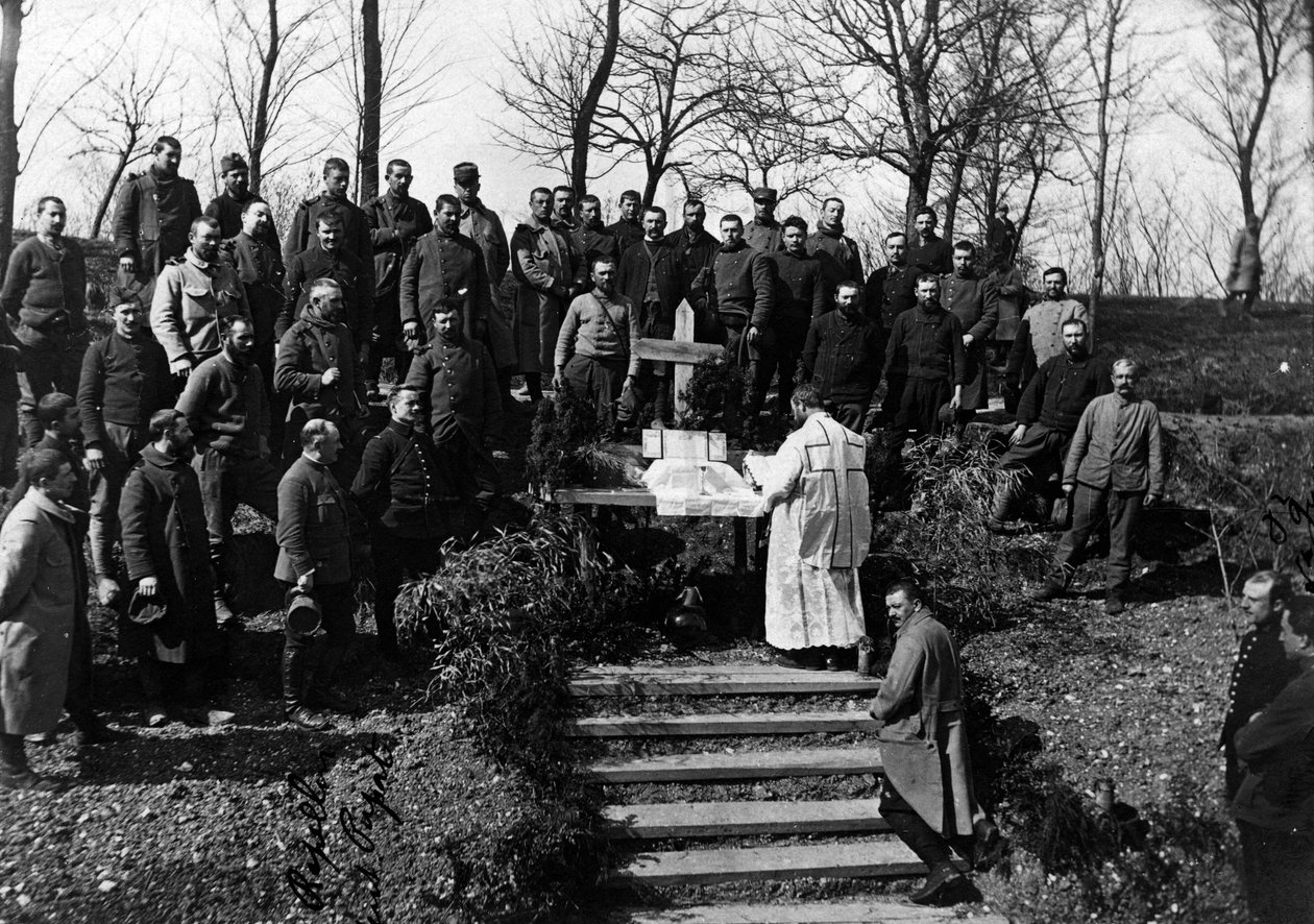 Prima Guerra Mondiale (1914-1918): Messa domenicale alla Ferme de Canny (Canny-sur-Matz) (Dipartimento 60: Oise) nel maggio 1915 - Collezione privata da Anonymous Anonymous