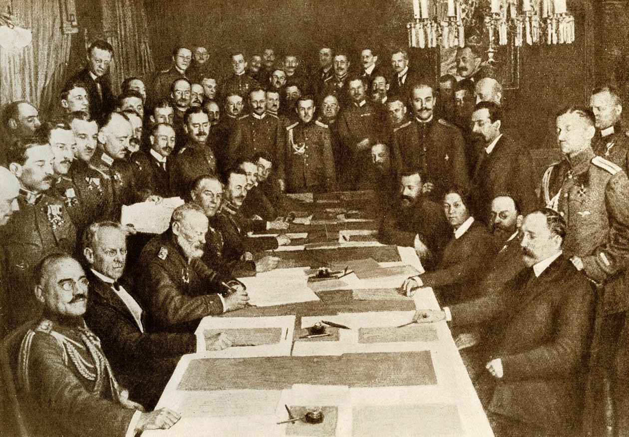 Prima Guerra Mondiale: firma del Trattato di Pace di Brest Litovsk (Brest-Litovsk) il 03/03/1917 tra tedeschi e russi. L