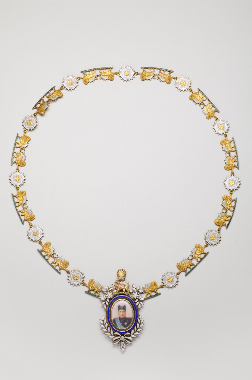 Iran - Decorazione Imperiale del Ritratto: Collana con il ritratto di Ahmad Shah, Re Qajar da Anonymous Anonymous