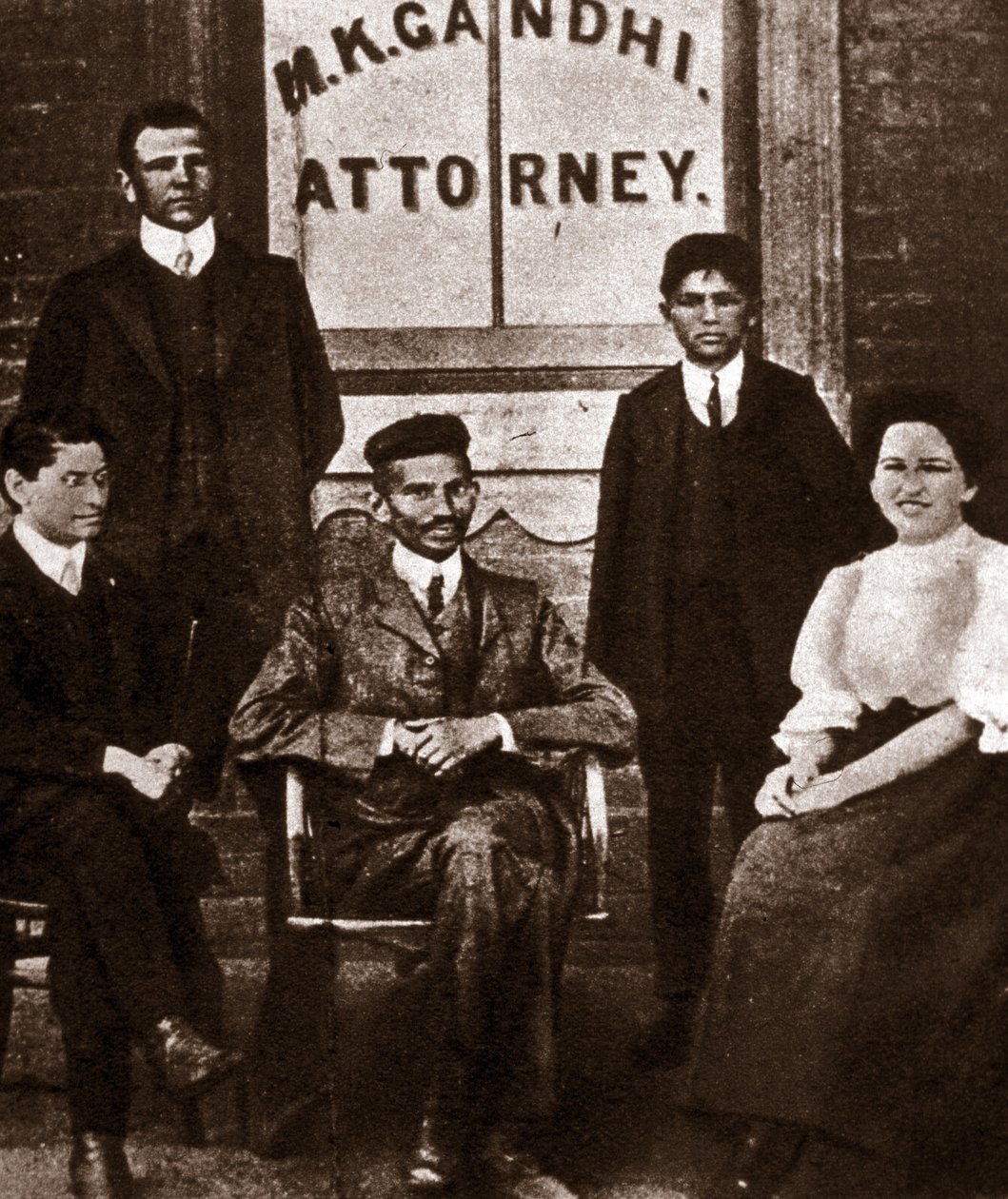 Ritratto del leader politico Mohandas Karamchand Gandhi (1869-1948) avvocato a Durban, Sudafrica. Fotografia 1893 da Anonymous Anonymous
