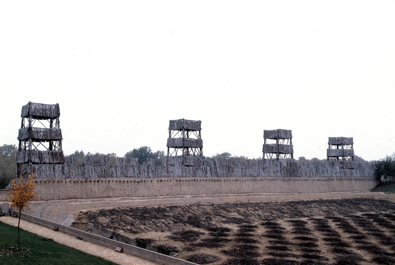 Ricostruzione del campo di Cesare davanti ad Alesia. Archeodromo della Borgogna da Anonymous Anonymous