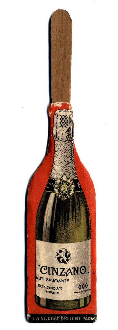Piccolo ventaglio pubblicitario, oggetto derivato dalla promozione del marchio di Vermouth Cinzano, vino aperitivo italiano. Inizio XX secolo. Collezione privata da Anonymous Anonymous