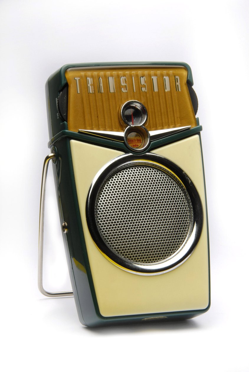 Natura morta di una RADIO TRANSISTOR o RADIO TASCABILE o RADIO PORTATILE TRANSISTOR da Anonymous Anonymous