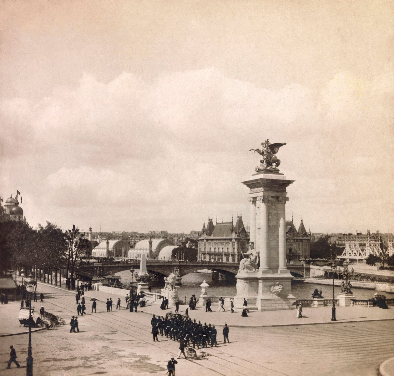 Esposizione Universale del 1900 a Parigi: Pilone del ponte Alessandro III da Anonymous Anonymous