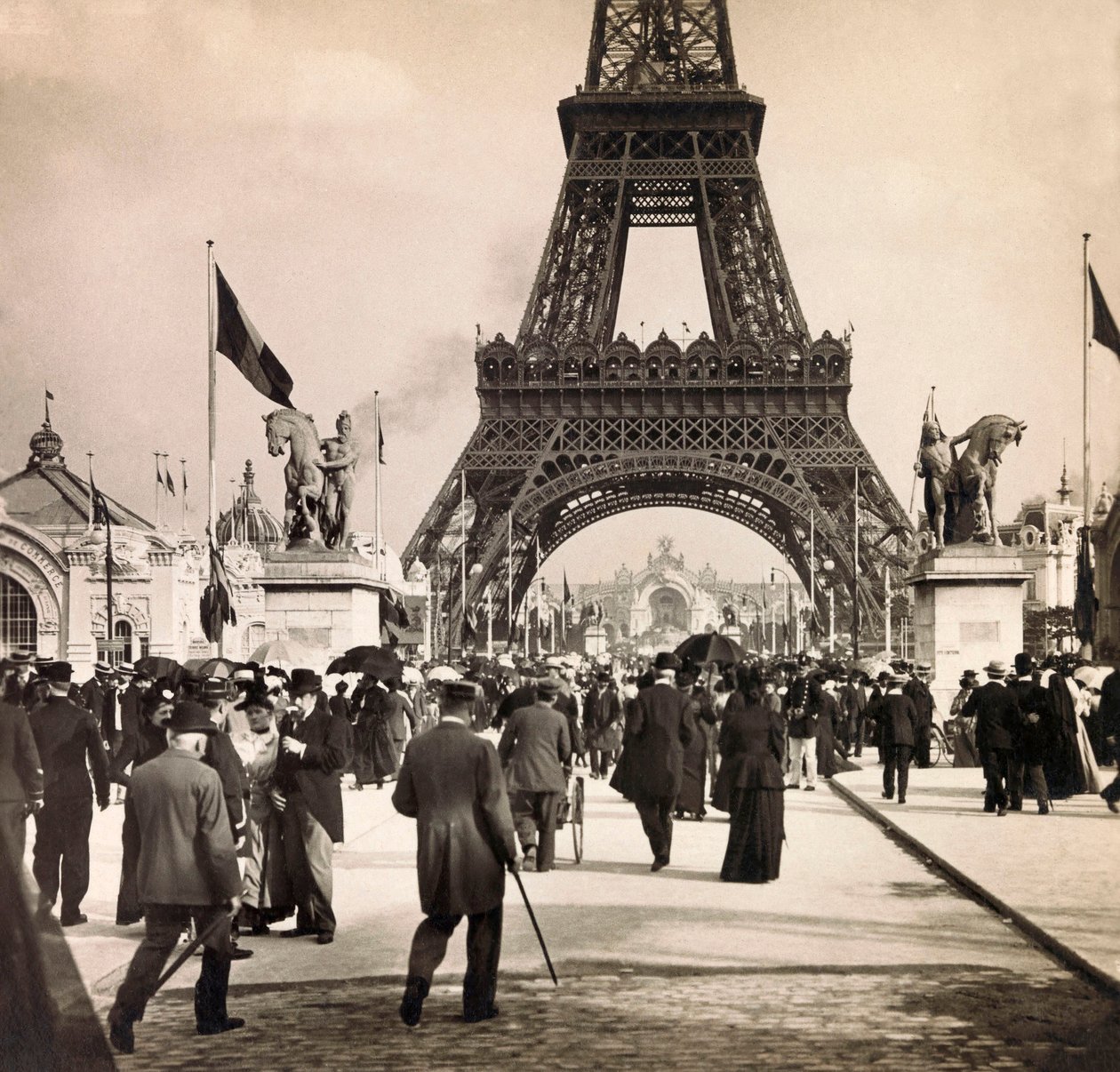 Esposizione Universale del 1900 a Parigi: Veduta presa al Champs de Mars - Collezione privata da Anonymous Anonymous