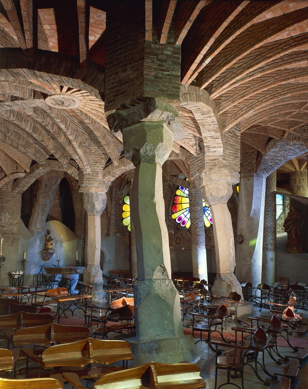Spagna, Regione Catalogna, Provincia di Barcellona, Contea di Baix Llobregat, Santa Coloma de Cervelló, chiesa di Colonia Güell, cripta della chiesa da Antoni Gaudi