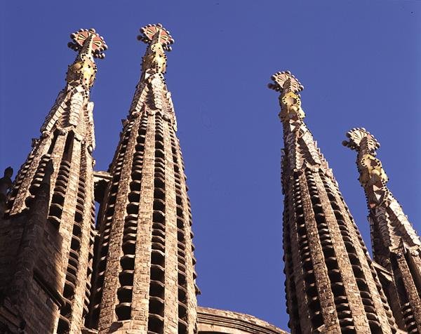 Guglie della Sagrada Familia, chiesa iniziata nel 1882 da Antoni Gaudi