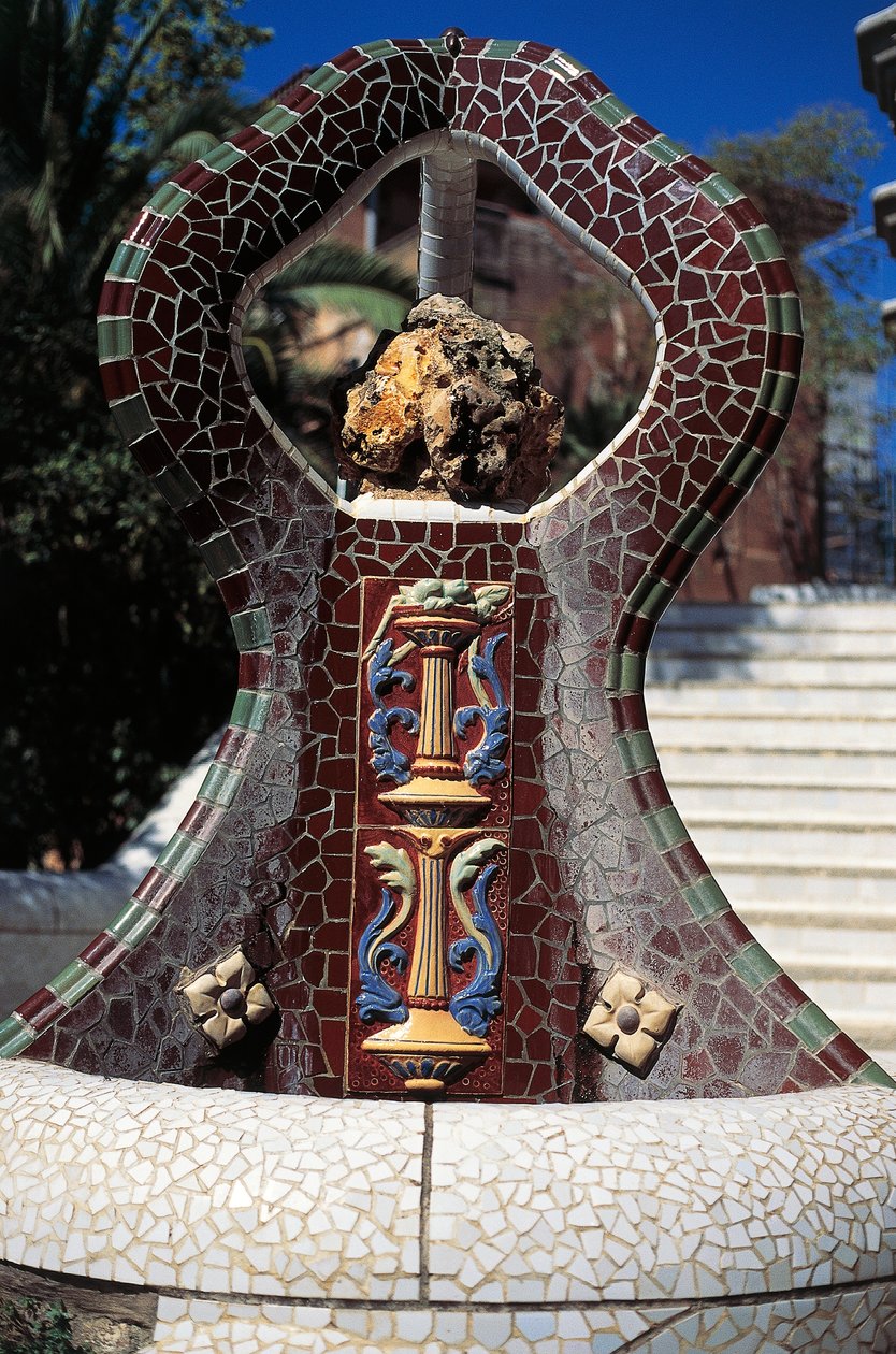 Fontana piastrellata, Parco Güell (1900-1914) da Antoni Gaudi