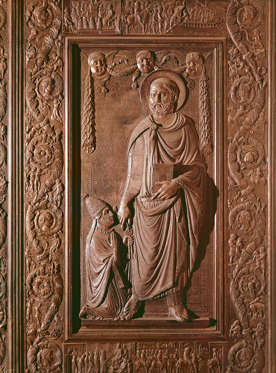 San Pietro (dettaglio) dalla porta centrale della basilica, decorata 1439-45 da Antonio Filarete