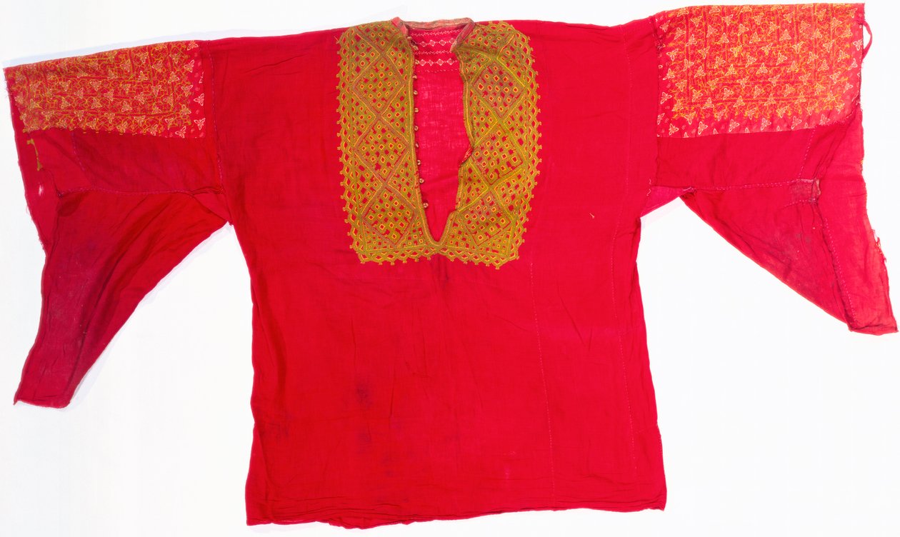 Un vestito ricamato di mussola rossa da Arabic School
