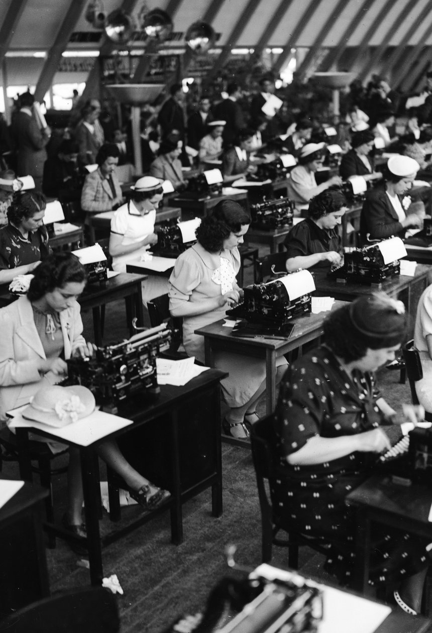 Dattilografi al lavoro, Italia, 1938 da Armando Bruni