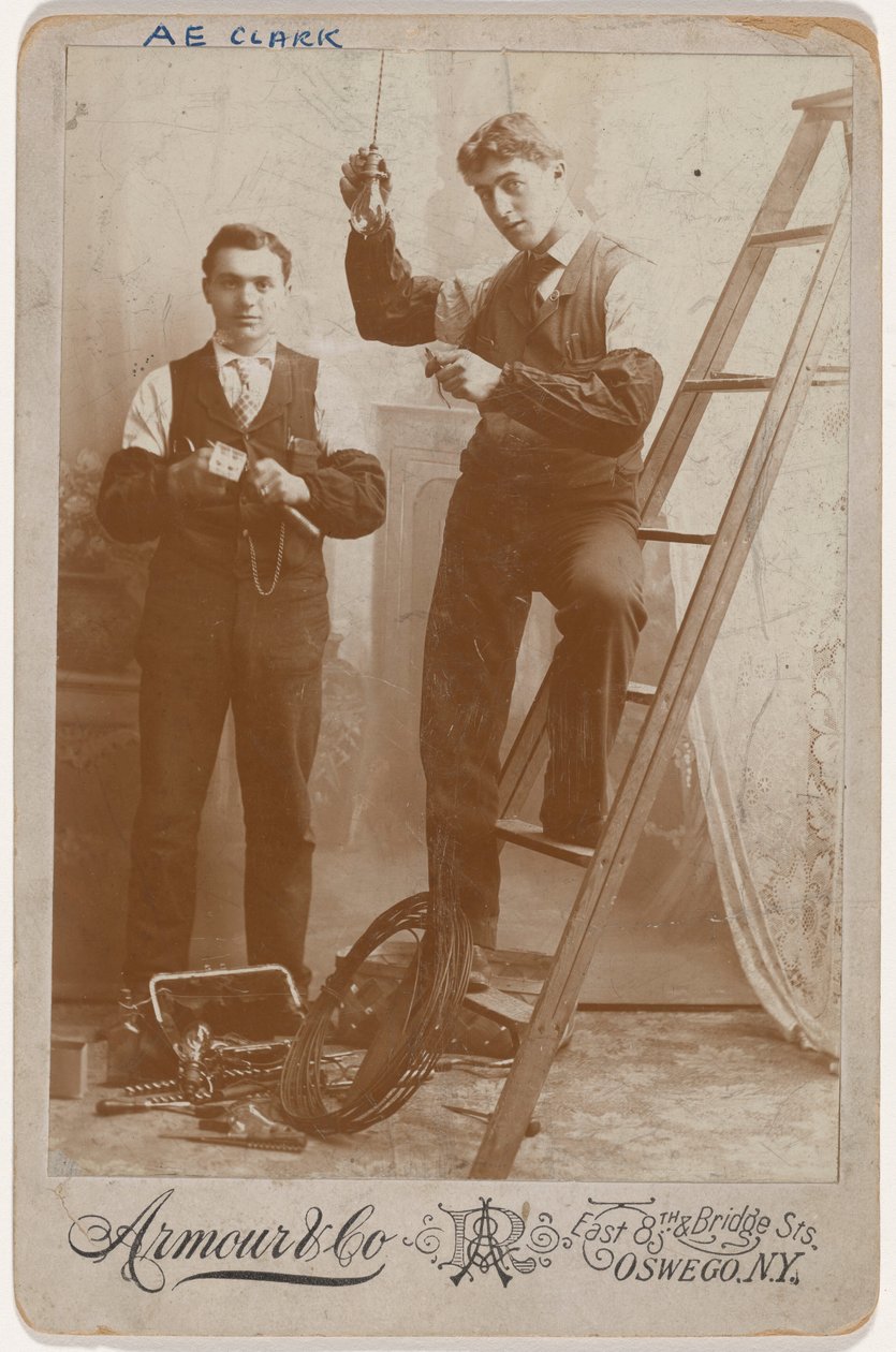 Ritratto di installatori di luce elettrica, c. 1904 (foto) da Armour & Co