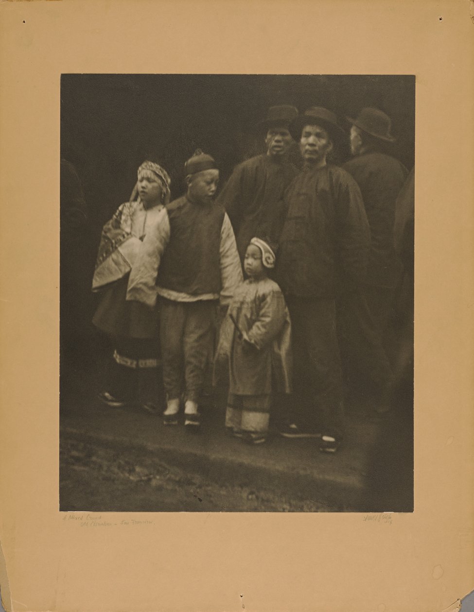 Una folla mista, Old Chinatown - San Francisco da Arnold Genthe