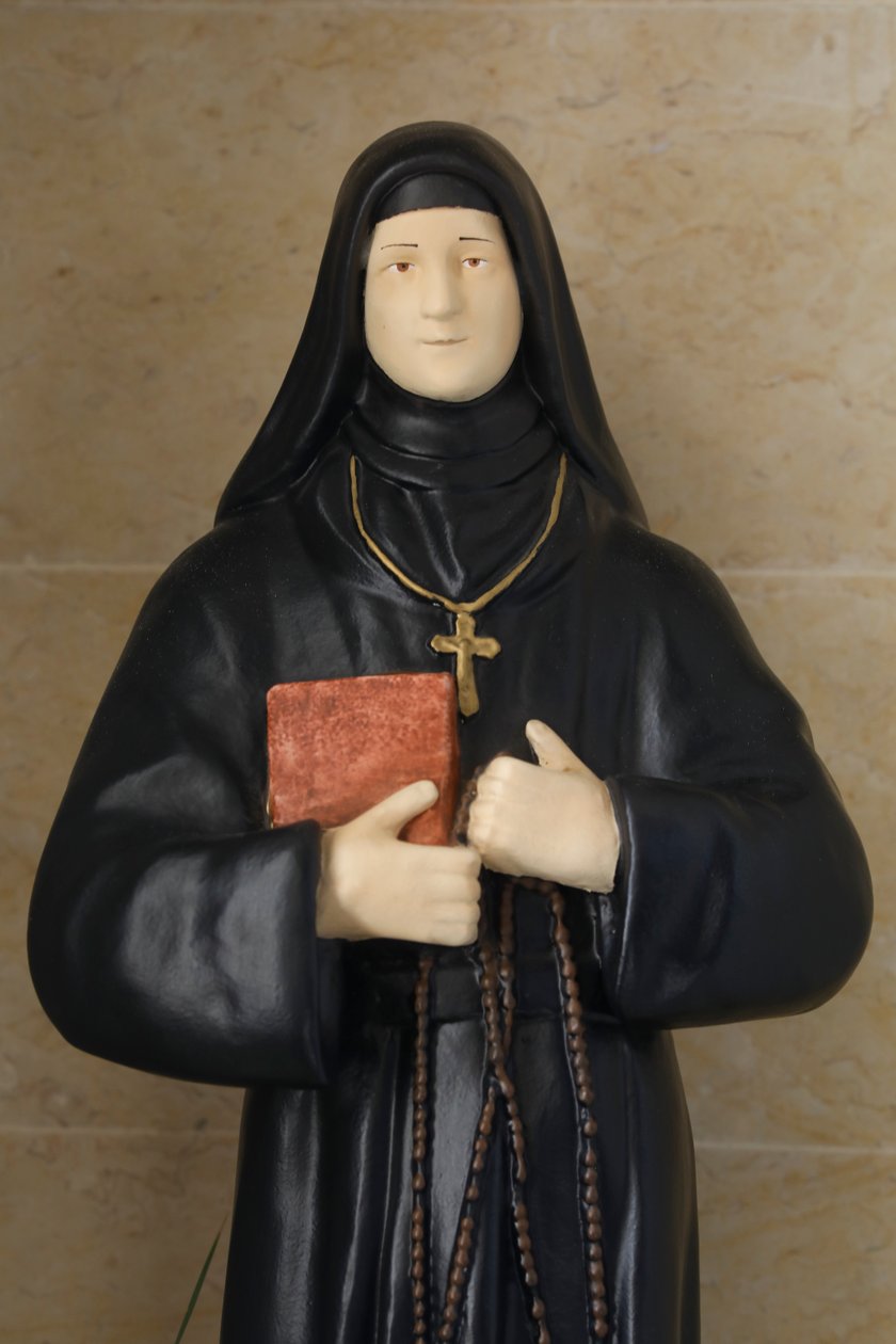 Statua di Santa Marie McKillop in una chiesa maronita a Jieh, 2022 (foto) da Artist Unknown