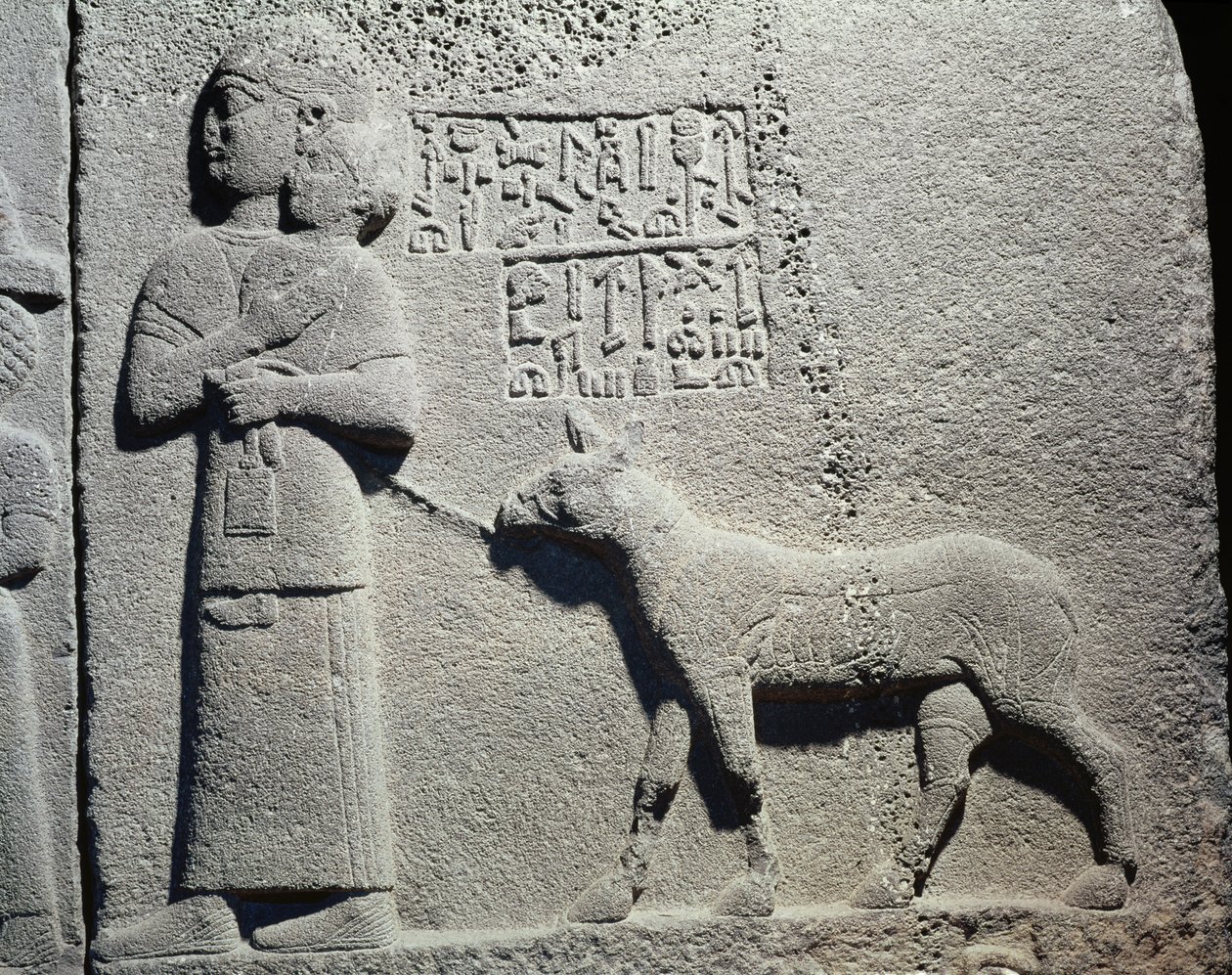 Regina o balia che porta Tuwarsais, il figlio più giovane del re Araras, Carchemish, Neo-Ittita (basalto) da Assyrian