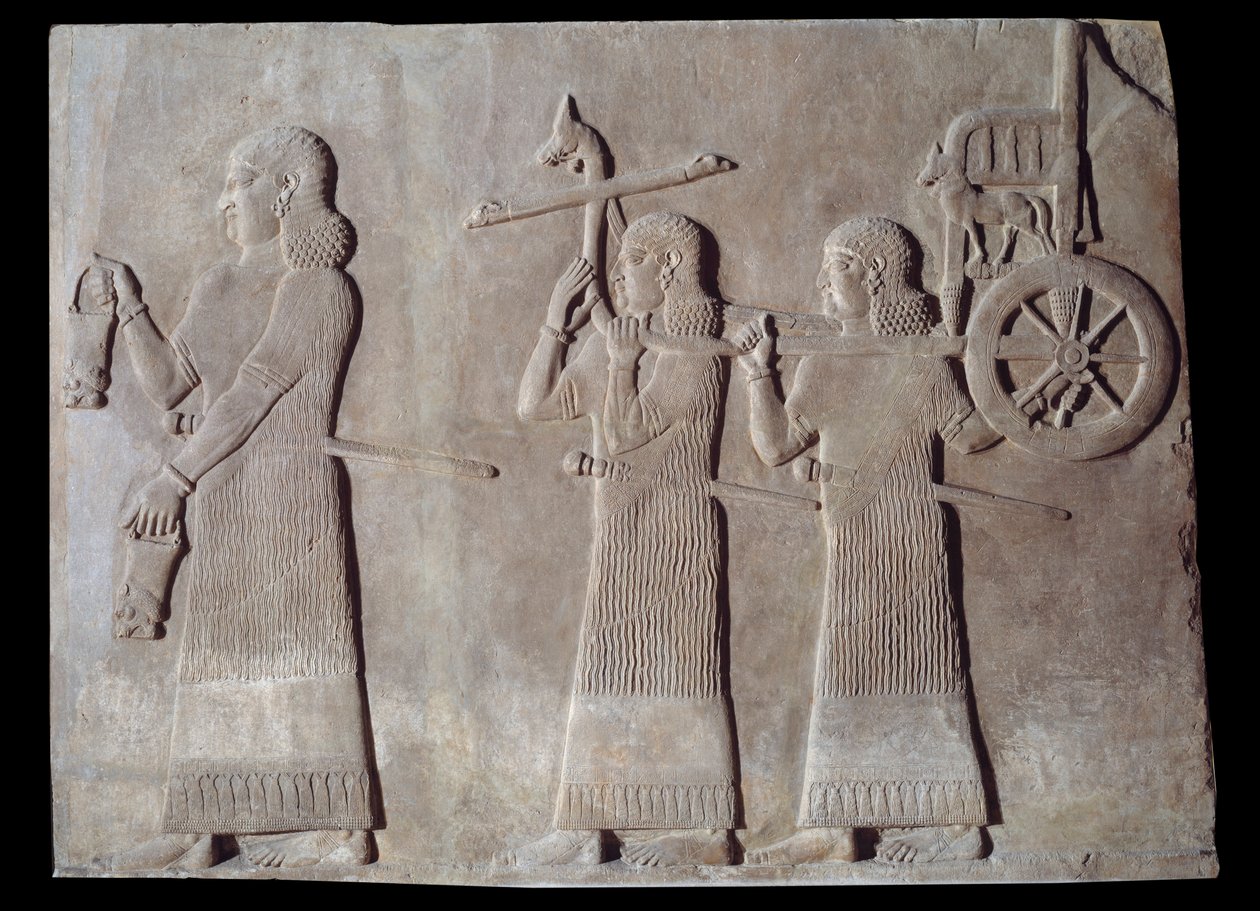 Arte mesopotamica (Assiria): corte del palazzo del re di Assiria Sargon II (721 - 705 a.C.) servitori che portano le situle e il carro del re. Parigi, Museo del Louvre da Assyrian
