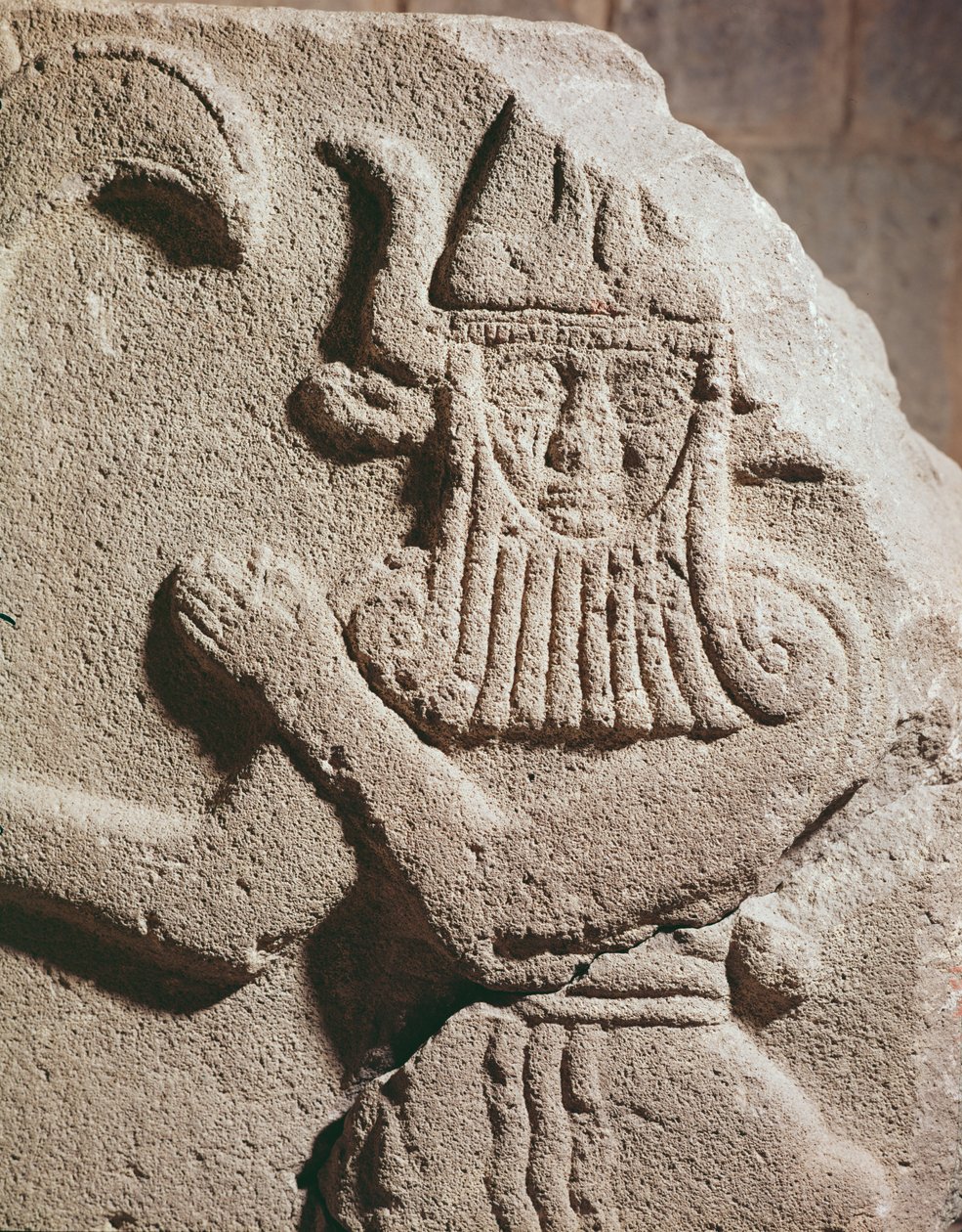 Rilievo che raffigura un idolo Ittita, XI-IX secolo a.C. da Assyrian School