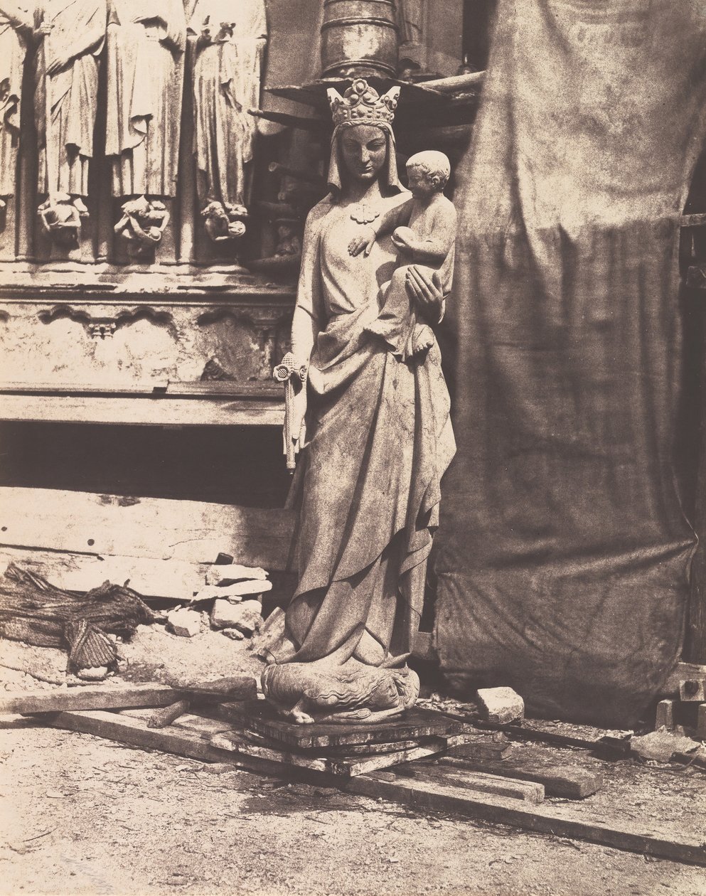 Scultura della Vergine con Bambino, Notre Dame, Parigi, 1853-1854 da Auguste Mestral