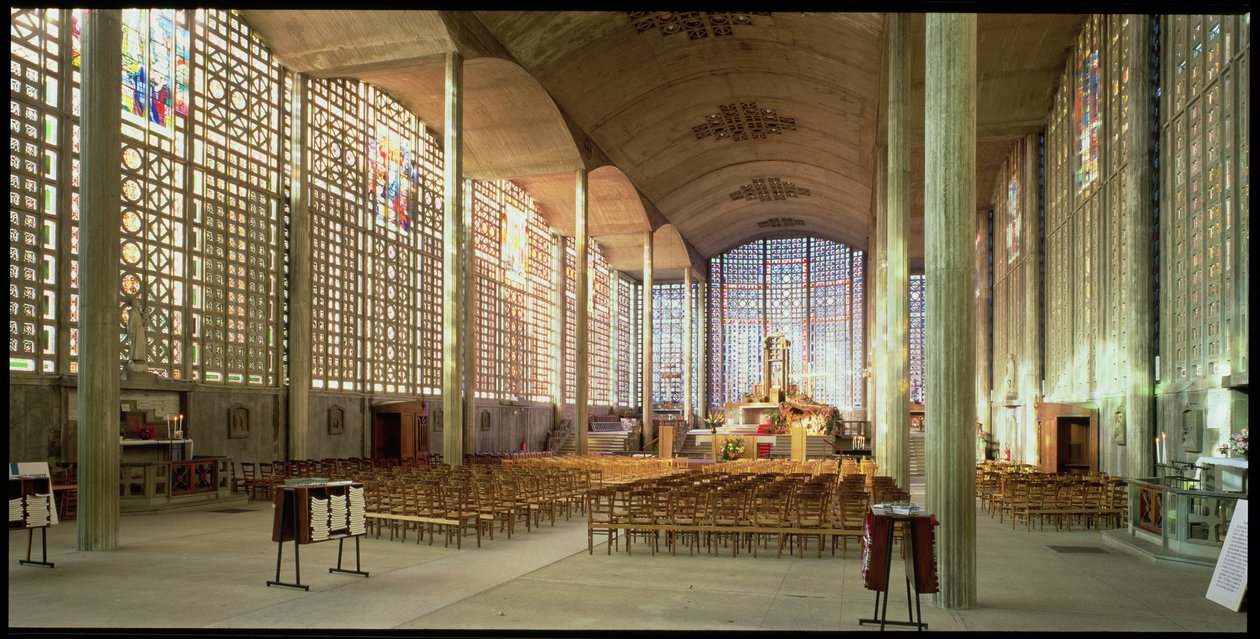 Vista interna della chiesa da Auguste Perret