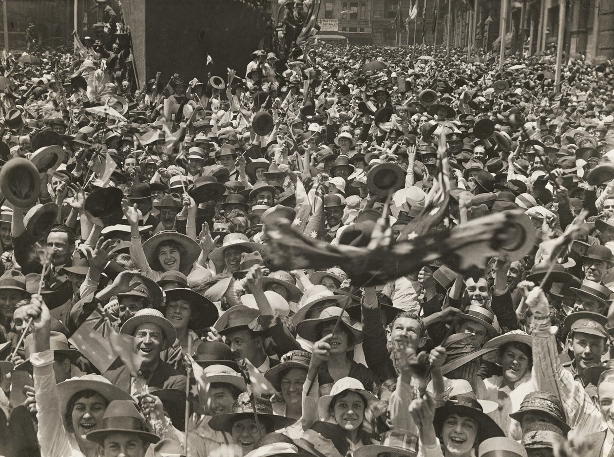 Folla a Martin Place, Sydney, che celebra la notizia della firma dell