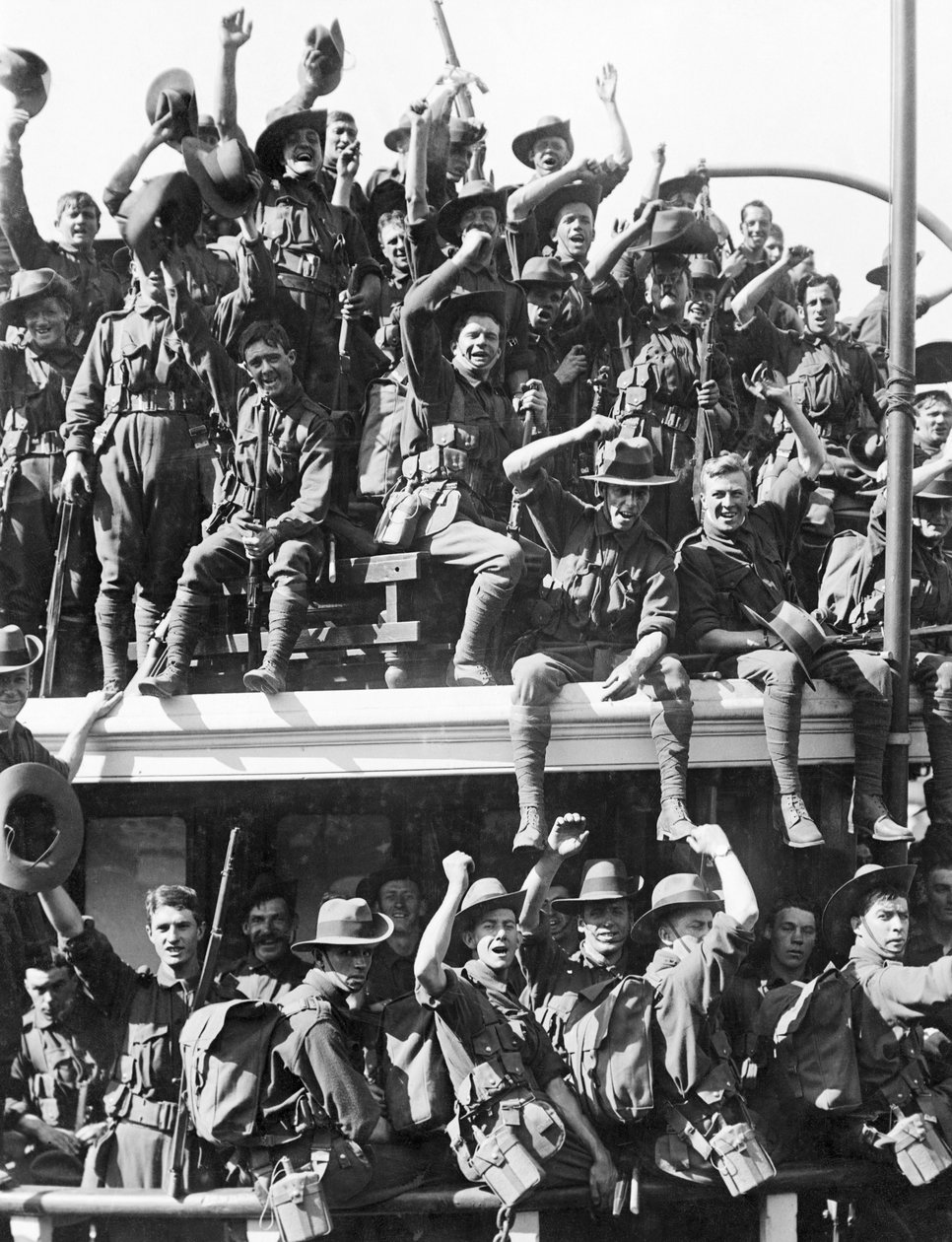 Imbarco della Australian Naval and Military Expeditionary Force (AN&MEF) per la Nuova Guinea, 19 agosto 1914 da Australian Photographer