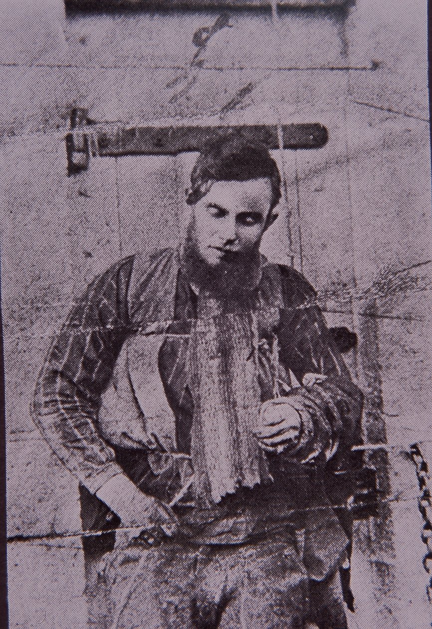Membro della Kelly Gang Joe Byrne impiccato dopo la morte, 29 giugno 1880 da Australian Photographer