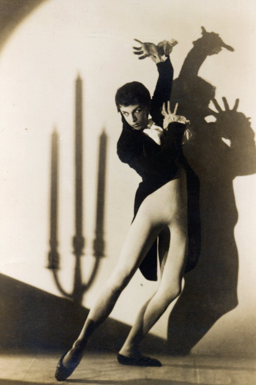 Robert Helpmann (1909-86) in Apparitions, 1936 da Australian Photographer