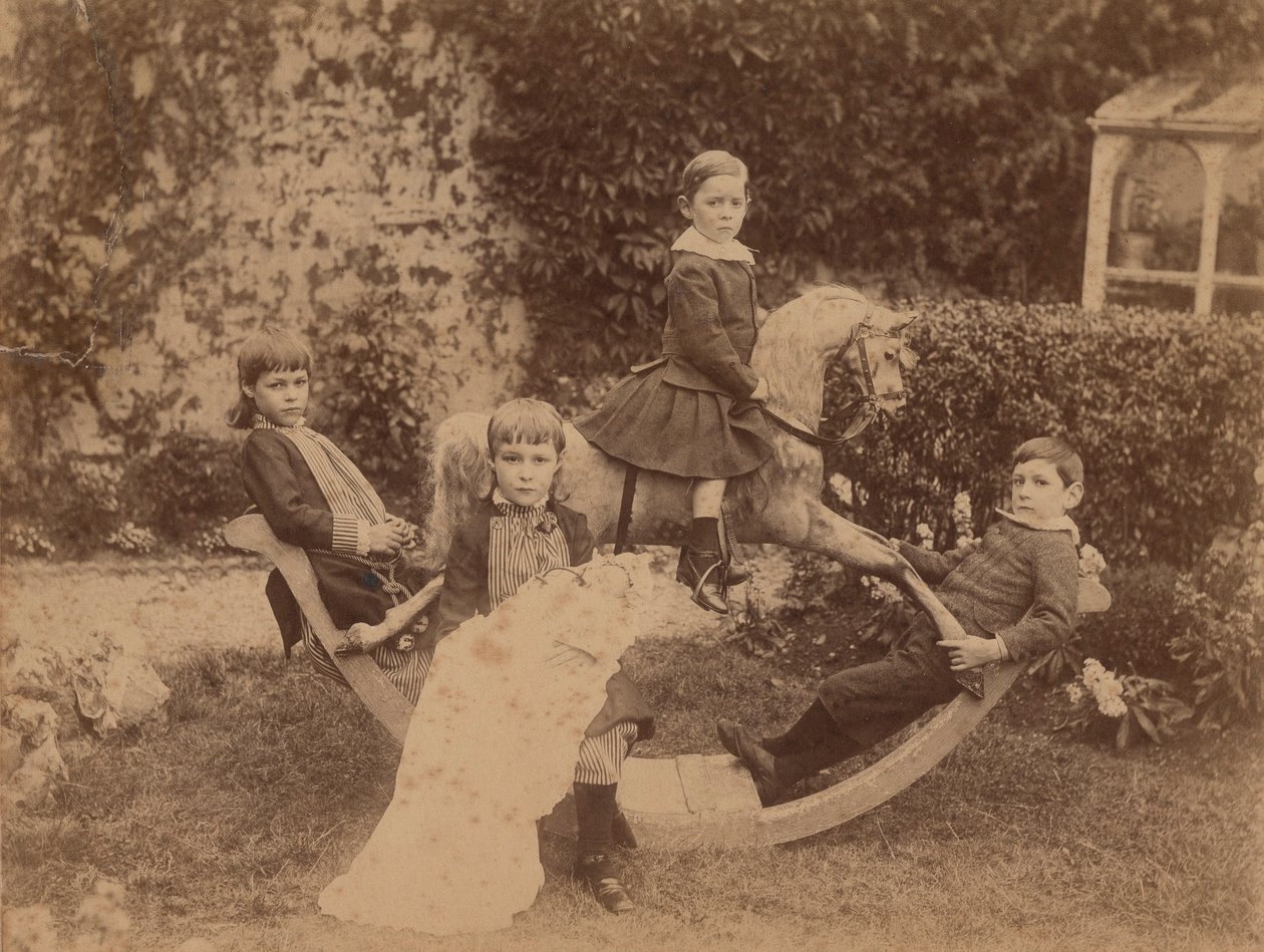 Bambini su cavallo a dondolo, c.1890 da B. Thomas
