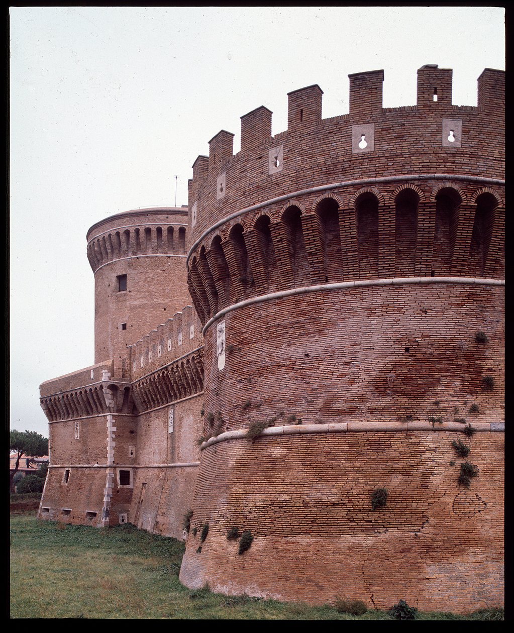 Arte medievale: vista del castello di Papa Giulio II realizzato dall