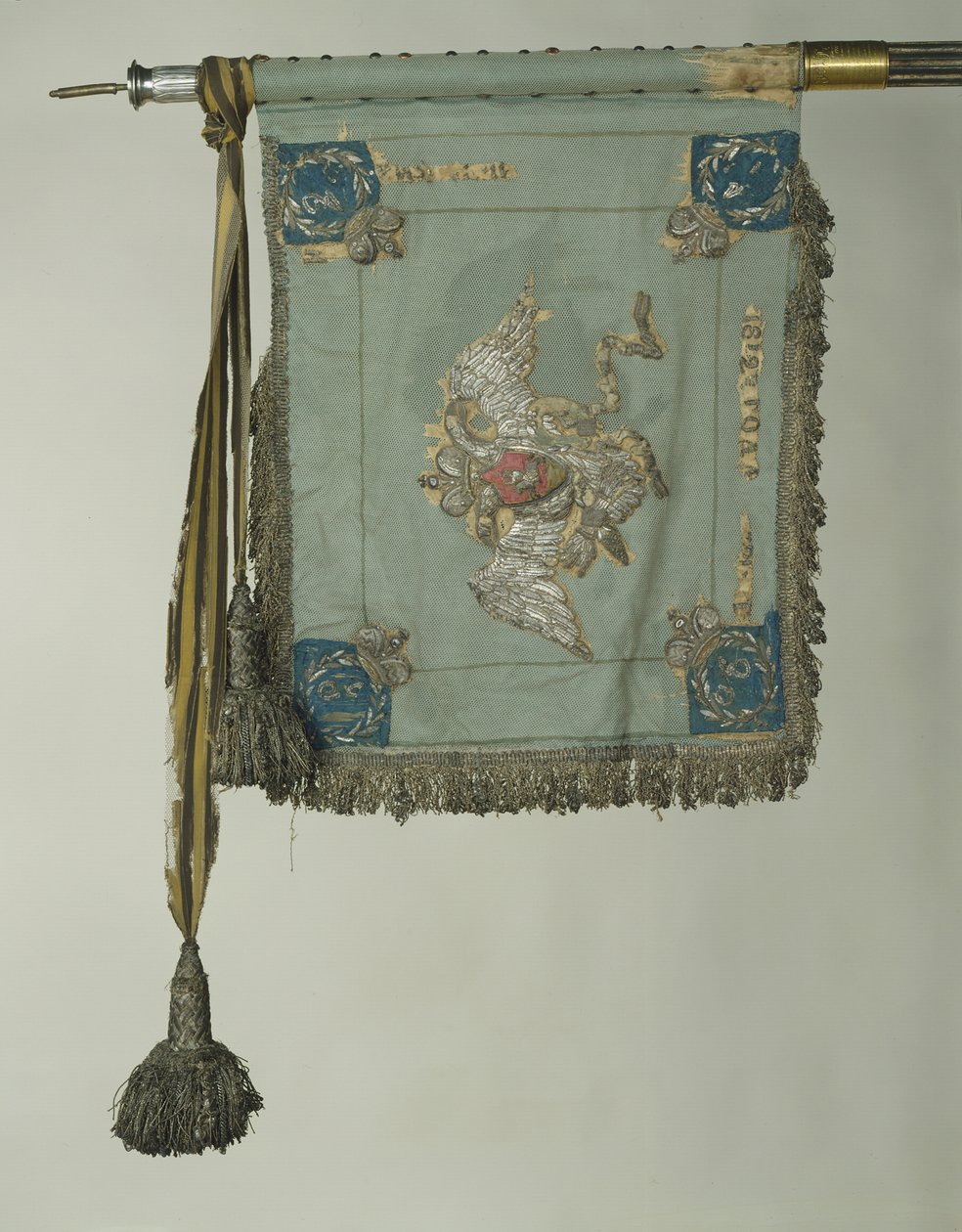 Lo Stendardo di San Giorgio del Reggimento Corazzieri della Sua Maestà, c. 1830 da Banners and Standards Flags