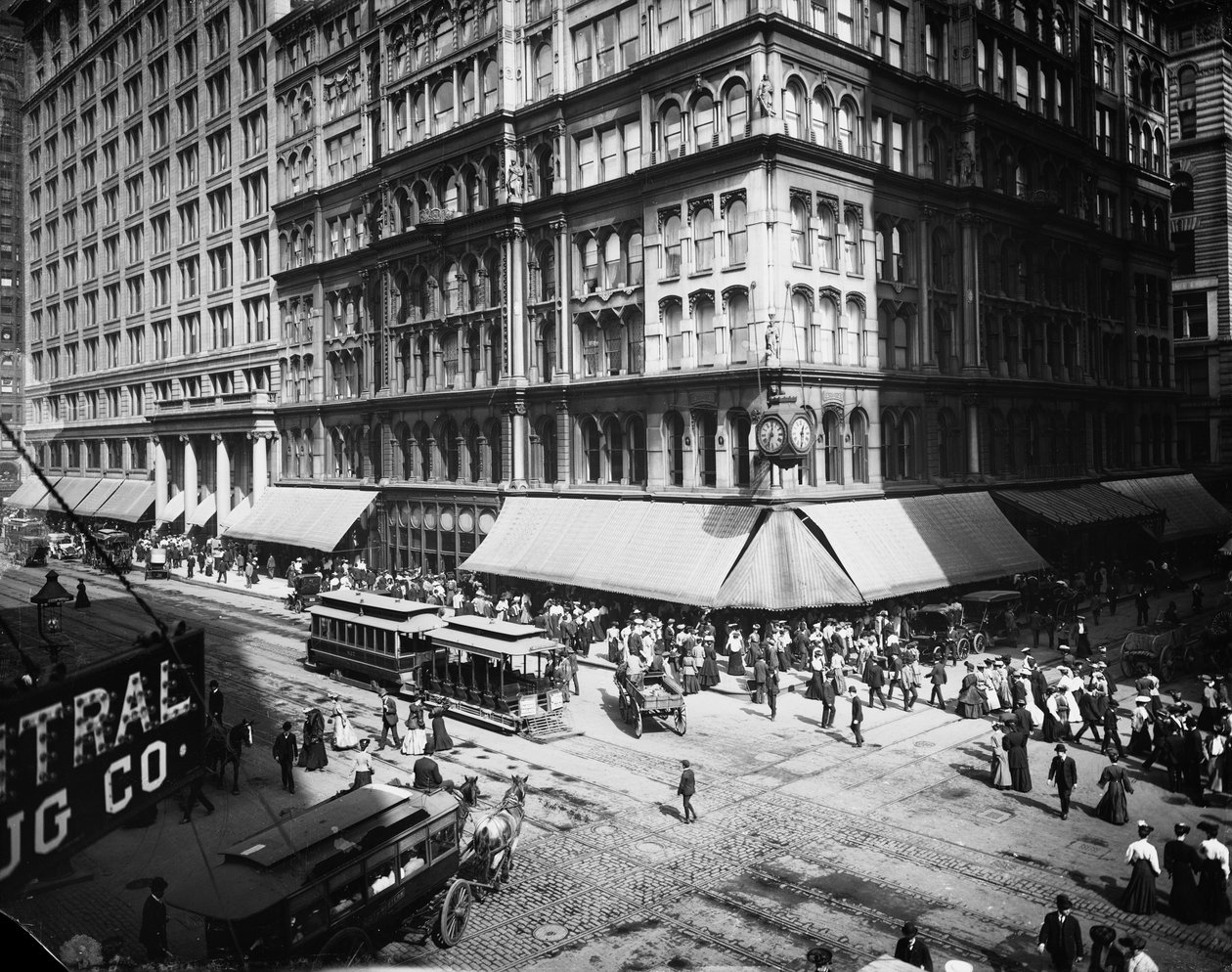 Marshall Field & Company, Chicago, Illinois, USA, c.1905 da Barnes and Crosby