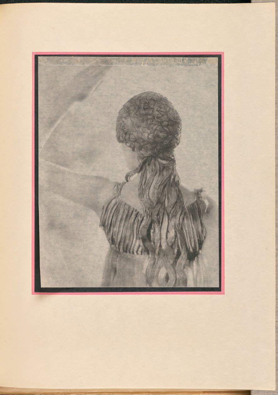 [Danzatrice come ninfa, vista da dietro]. da Baron Adolf De Meyer