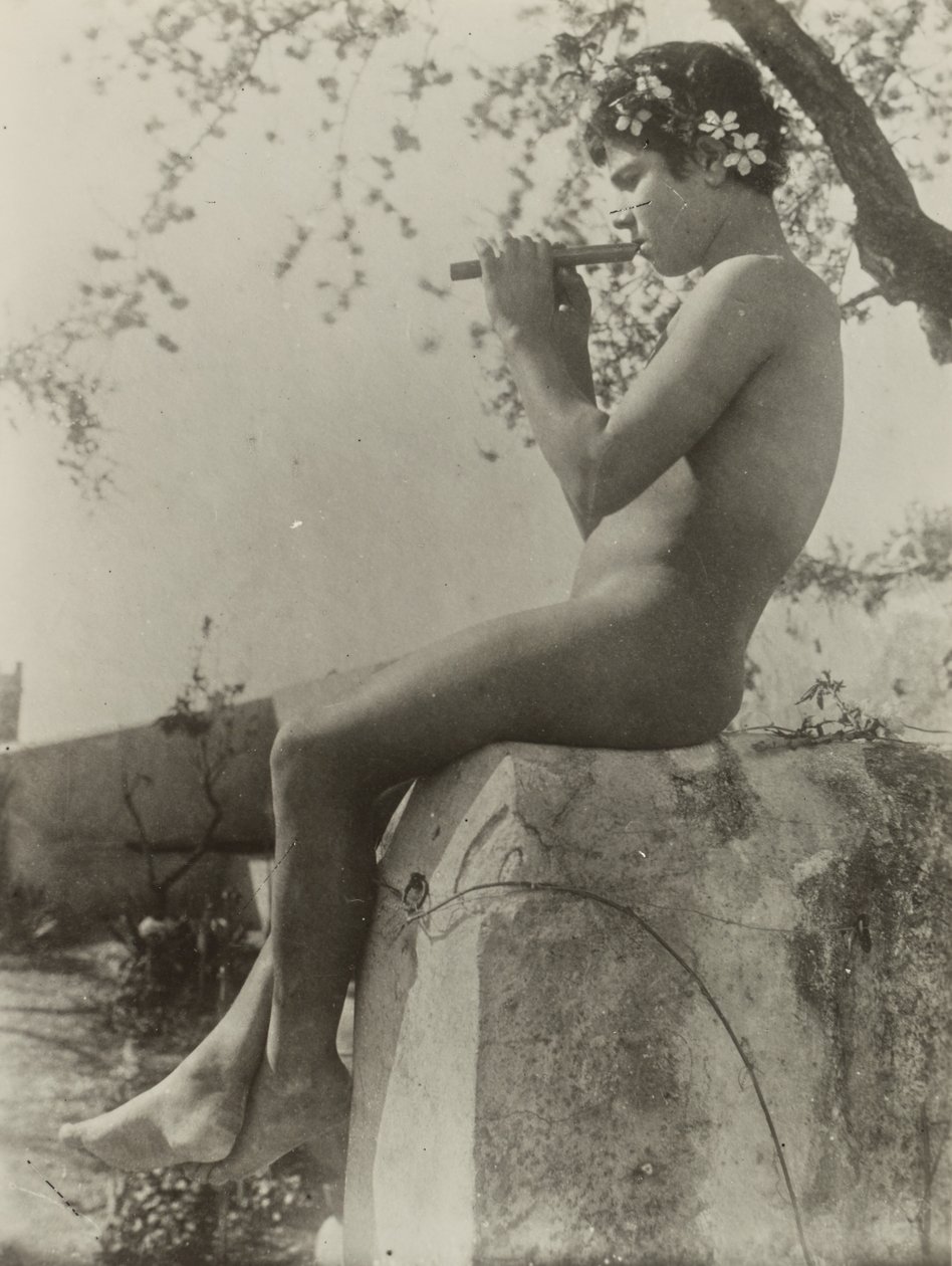 [Ragazzo che suona il flauto] da Baron Wilhelm von Gloeden