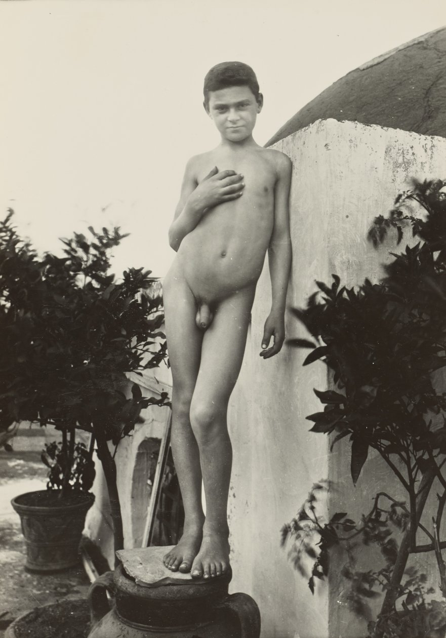 [Nudo in piedi] da Baron Wilhelm von Gloeden